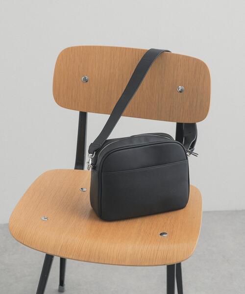 URBAN RESEARCH DOORS（アーバンリサーチドアーズ）の「2WAYスクエアショルダーバッグ（ショルダーバッグ・レディース・ブラック/ベージュ系その他・ONE）」の2枚目の写真