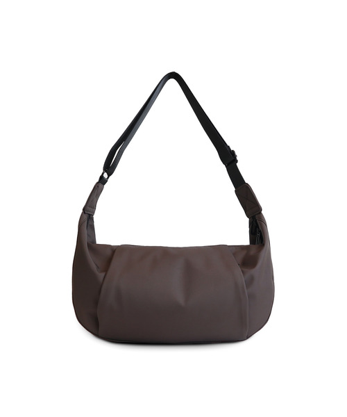 Un coeur(アンクール)の「【Un coeur/アンクール】CROISSANT SHOULDER M / クロワッサン ショルダー M RUI / K905065(ショルダーバッグ・メンズ・ブラウン/グレイッシュベージュ/ブラック/グレー・FREE)」の1枚目の写真