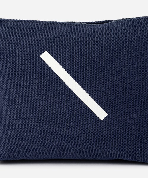 Saturdays NYC（サタデーズ ニューヨークシティ ）の「Slash Pouch（トートバッグ・メンズ・ブラック/ブルー/キナリ・FREE）」の10枚目の写真