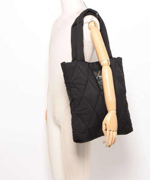 Barbour(バブアー)の「【Barbour】barbour connie quilted tote bag / LBA0553(トートバッグ・レディース・ブラック・FREE)」の6枚目の写真