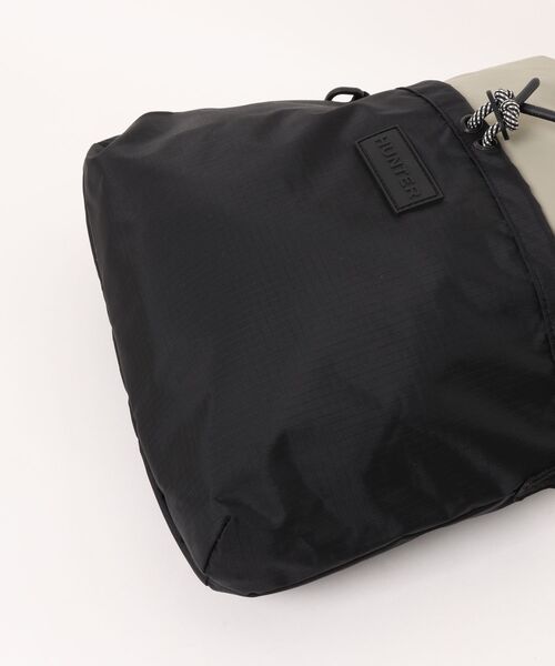 HUNTER(ハンター)の「トラベル マルチファンクション サコッシュ(ボディバッグ/ウエストポーチ・レディース・ブラック/ブラック×グレー・ONE)」の18枚目の写真
