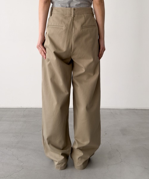 CANAL JEAN（キャナルジーン）の「El mar　コットンツータックパンツ（その他パンツ・レディース・ネイビー/ベージュ/アイボリー・SMALL/MEDIUM）」の10枚目の写真