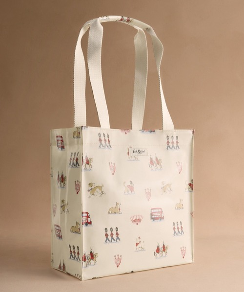 Cath Kidston(キャスキッドソン)の「ミディアム ブックバッグ Queenies London(トートバッグ・レディース・クリーム・FREE)」の1枚目の写真