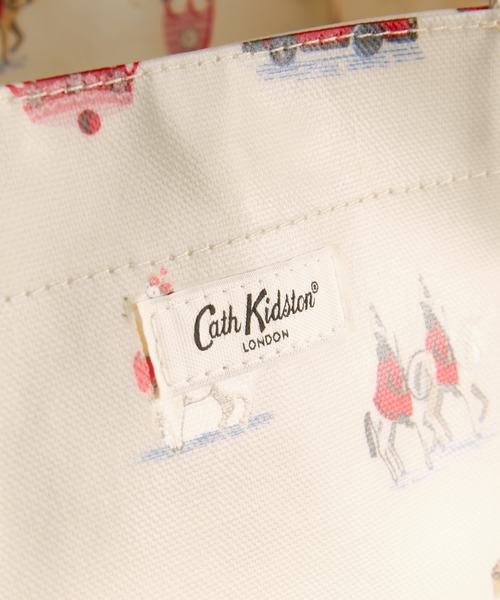 Cath Kidston(キャスキッドソン)の「ミディアム ブックバッグ Queenies London(トートバッグ・レディース・クリーム・FREE)」の2枚目の写真