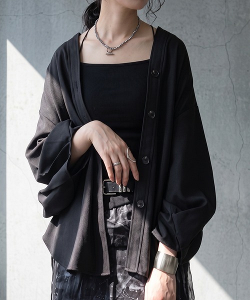 antiqua(アンティカ)の「Vネック タック シャツ(シャツ/ブラウス・レディース・グレー/ブラック/グレー系その他・ONESIZE)」の5枚目の写真
