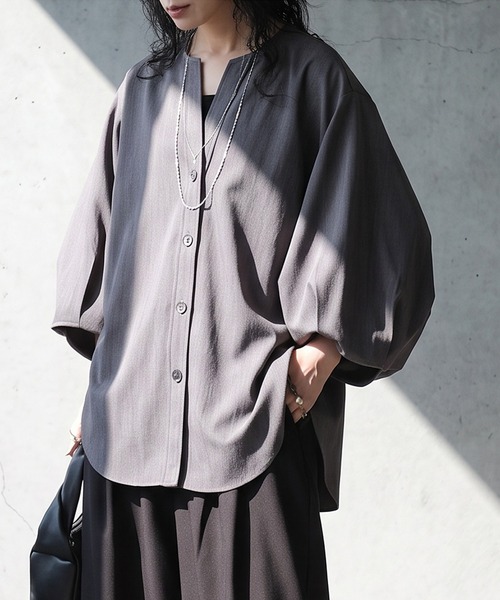 antiqua(アンティカ)の「Vネック タック シャツ(シャツ/ブラウス・レディース・グレー/ブラック/グレー系その他・ONESIZE)」の9枚目の写真