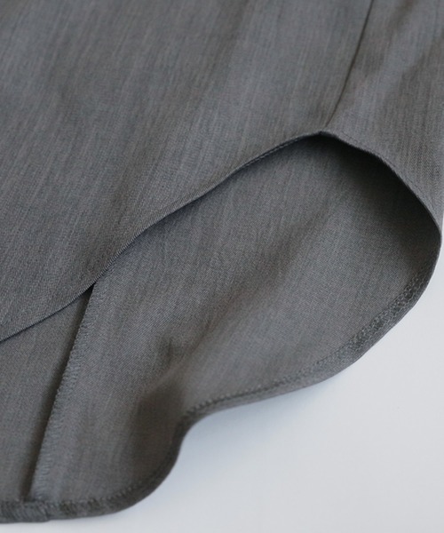 antiqua(アンティカ)の「Vネック タック シャツ(シャツ/ブラウス・レディース・グレー/ブラック/グレー系その他・ONESIZE)」の20枚目の写真