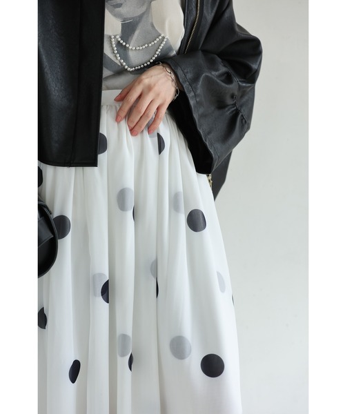 cawaii（カワイイ）の「ドット柄舞うシアーミディアムスカート（スカート・レディース・ホワイト・FREE）」の14枚目の写真