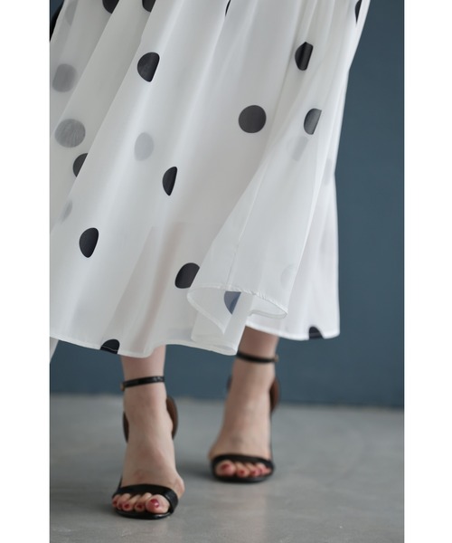 cawaii（カワイイ）の「ドット柄舞うシアーミディアムスカート（スカート・レディース・ホワイト・FREE）」の7枚目の写真