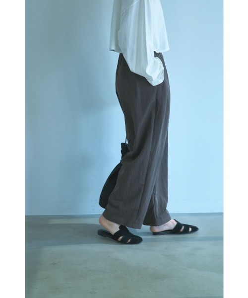 marjour（マージュール）の「ALLDAY SEMI WIDE PANTS（その他パンツ・レディース・モカ/ブラック・M）」の21枚目の写真
