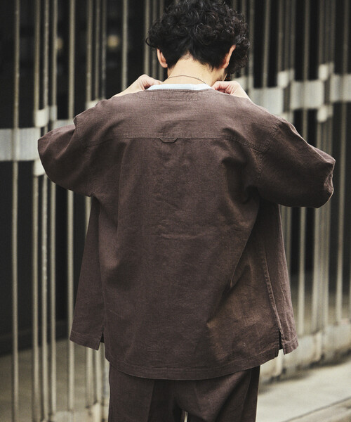 FREAK'S STORE(フリークスストア)の「LINEN COTTON V NECK SHIRT/リネンコットン Vネック シャツ【セットアップ対応】(シャツ/ブラウス・メンズ・ホワイト/ブラウン/ダークブラウン/ベージュ/チャコールグレー/ブラック・MEDIUM/LARGE)」の9枚目の写真