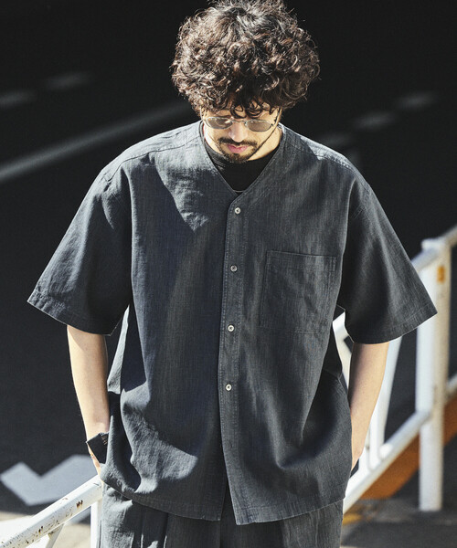 FREAK'S STORE(フリークスストア)の「LINEN COTTON V NECK SHIRT/リネンコットン Vネック シャツ【セットアップ対応】(シャツ/ブラウス・メンズ・ホワイト/ブラウン/ダークブラウン/ベージュ/チャコールグレー/ブラック・MEDIUM/LARGE)」の4枚目の写真