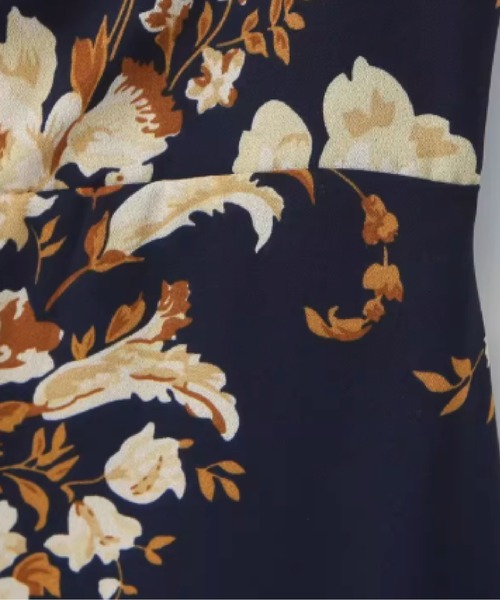 LA POMME petit(ラポミ・プチ)の「Romantic Floral Cami Dress(ワンピース・レディース・ホワイト/ネイビー・MEDIUM/SMALL/LARGE)」の6枚目の写真
