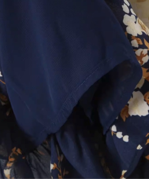 LA POMME petit(ラポミ・プチ)の「Romantic Floral Cami Dress(ワンピース・レディース・ホワイト/ネイビー・MEDIUM/SMALL/LARGE)」の5枚目の写真