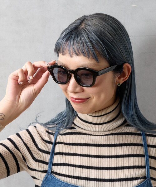 BIRTHDAY BAR(バースデイバー)の「ウェリントンサングラス パデットポーチ付き UVカット(サングラス・レディース・クリア/ブラック・0)」の13枚目の写真