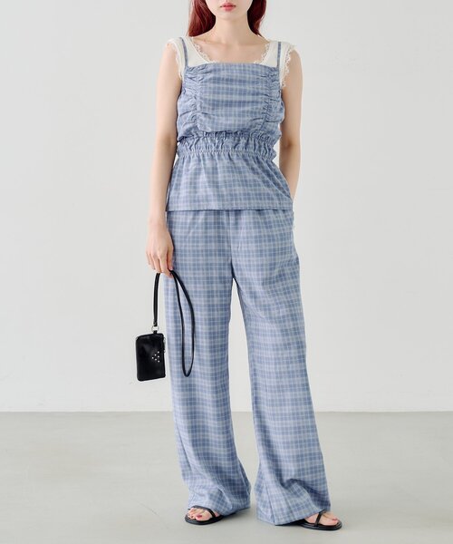 Kastane(カスタネ)の「【低身長サイズ/2サイズ展開】チェックギャザーサロペット(サロペット/オーバーオール・レディース・ブラック/サックスブルー・0/1)」の2枚目の写真