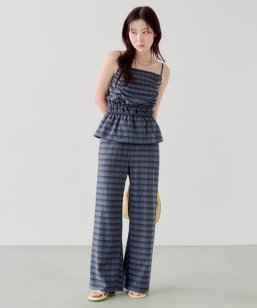 Kastane(カスタネ)の「【低身長サイズ/2サイズ展開】チェックギャザーサロペット(サロペット/オーバーオール・レディース・ブラック/サックスブルー・0/1)」の3枚目の写真