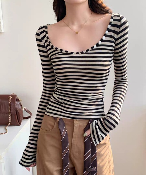 AsheKsha（アシクシャ）の「ゆったりとしたフレンチスタイルのストライプスクエアネックトップス（Tシャツ/カットソー・レディース・ブラック・M）」の5枚目の写真