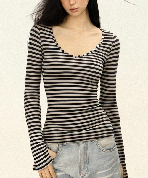 AsheKsha（アシクシャ）の「ゆったりとしたフレンチスタイルのストライプスクエアネックトップス（Tシャツ/カットソー・レディース・ブラック・M）」の10枚目の写真