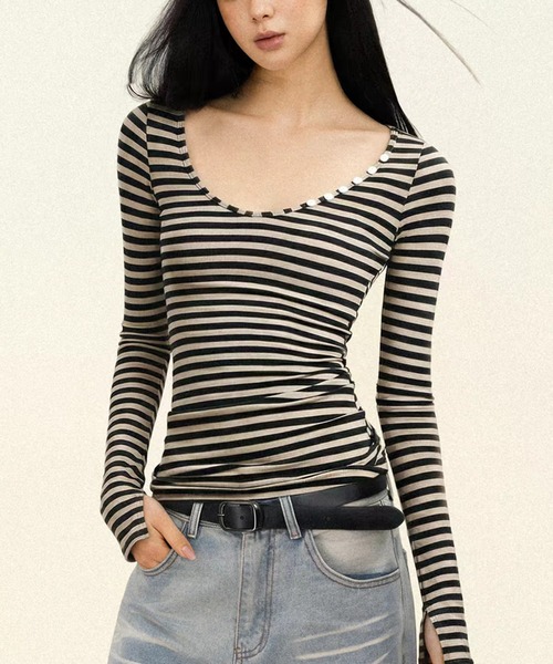 AsheKsha（アシクシャ）の「ゆったりとしたフレンチスタイルのストライプスクエアネックトップス（Tシャツ/カットソー・レディース・ブラック・M）」の11枚目の写真