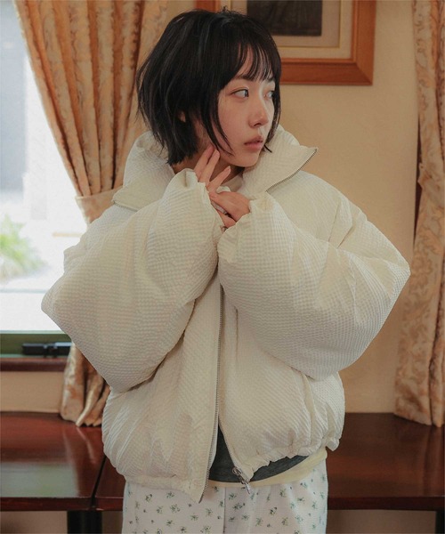 miette(ミエット)の「チェックサッカー中綿ショートジャケット(ブルゾン・レディース・ブラック/アイボリー/ブラウン・FREE)」の4枚目の写真