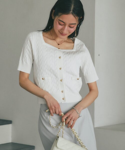 La boutique BonBon（ラブティックボンボン）の「【接触冷感・1枚で決まる！】クールタッチケーブル半袖ニットカーディガン（ニット/セーター・レディース・ネイビー/ホワイト/サックスブルー・FREE）」の2枚目の写真