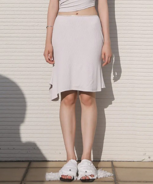 Seivson(セイヴソン)の「CleanSkin Asymmetric Skirt(スカート・レディース・ブラック/オフホワイト・SMALL/MEDIUM/LARGE)」の2枚目の写真