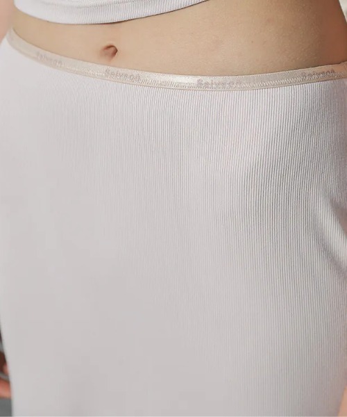 Seivson(セイヴソン)の「CleanSkin Asymmetric Skirt(スカート・レディース・ブラック/オフホワイト・SMALL/MEDIUM/LARGE)」の16枚目の写真