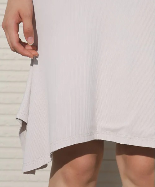Seivson(セイヴソン)の「CleanSkin Asymmetric Skirt(スカート・レディース・ブラック/オフホワイト・SMALL/MEDIUM/LARGE)」の14枚目の写真