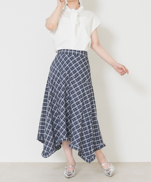 MISCH MASCH(ミッシュマッシュ)の「2026春夏新作 チェック柄アシメヘムロングスカート(スカート・レディース・ベージュ/ネイビー・フリ-)」の3枚目の写真