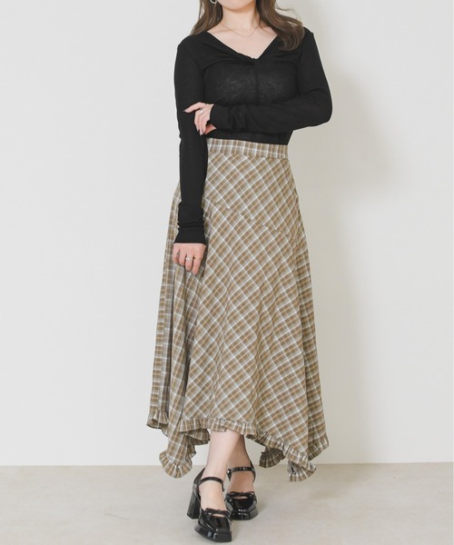MISCH MASCH(ミッシュマッシュ)の「2026春夏新作 チェック柄アシメヘムロングスカート(スカート・レディース・ベージュ/ネイビー・フリ-)」の13枚目の写真