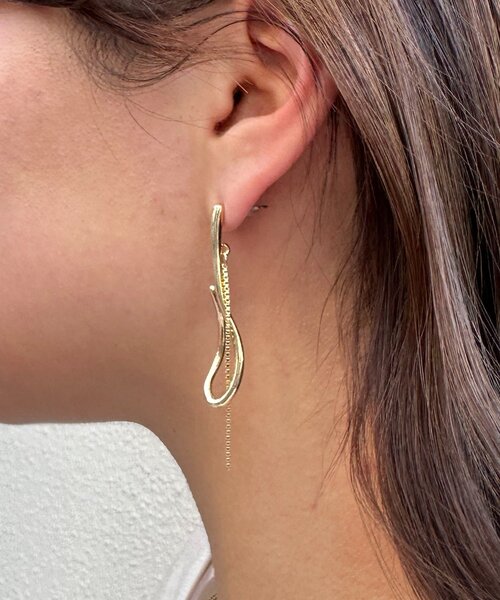 CAPRICIEUX LE'MAGE(カプリシューレマージュ)の「〈GOLDY/ゴールディ〉ドロップラインチェーンピアス(ピアス(両耳用)・レディース・シルバー/ゴールド・FREE)」の5枚目の写真