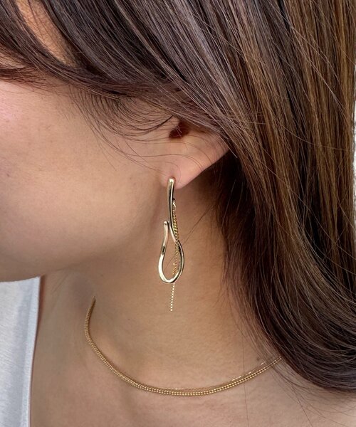 CAPRICIEUX LE'MAGE(カプリシューレマージュ)の「〈GOLDY/ゴールディ〉ドロップラインチェーンピアス(ピアス(両耳用)・レディース・シルバー/ゴールド・FREE)」の6枚目の写真