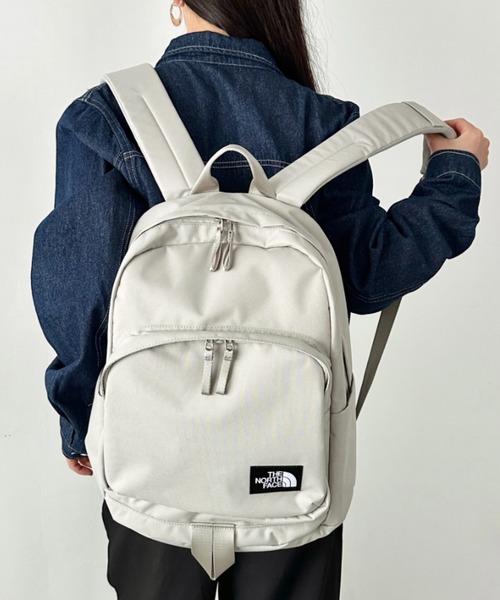 THE NORTH FACE(ザノースフェイス)の「THE NORTH FACE(ザ・ノースフェイス)/PC・A4収納可能 22L リュック バックパック 通勤通学/TNF DAY PACK M(バックパック/リュック・レディース・ブラック/ホワイト・FREE)」の2枚目の写真