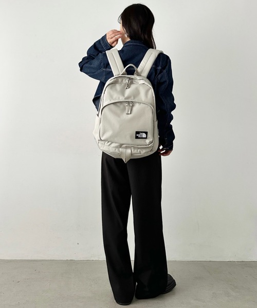 THE NORTH FACE(ザノースフェイス)の「THE NORTH FACE(ザ・ノースフェイス)/PC・A4収納可能 22L リュック バックパック 通勤通学/TNF DAY PACK M(バックパック/リュック・レディース・ブラック/ホワイト・FREE)」の14枚目の写真