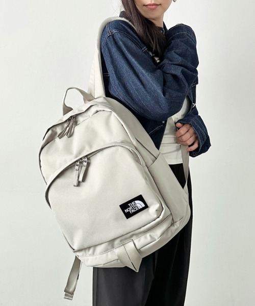 THE NORTH FACE(ザノースフェイス)の「THE NORTH FACE(ザ・ノースフェイス)/PC・A4収納可能 22L リュック バックパック 通勤通学/TNF DAY PACK M(バックパック/リュック・レディース・ブラック/ホワイト・FREE)」の10枚目の写真