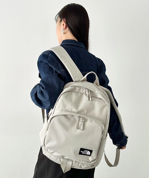 THE NORTH FACE(ザノースフェイス)の「THE NORTH FACE(ザ・ノースフェイス)/PC・A4収納可能 22L リュック バックパック 通勤通学/TNF DAY PACK M(バックパック/リュック・レディース・ブラック/ホワイト・FREE)」の11枚目の写真