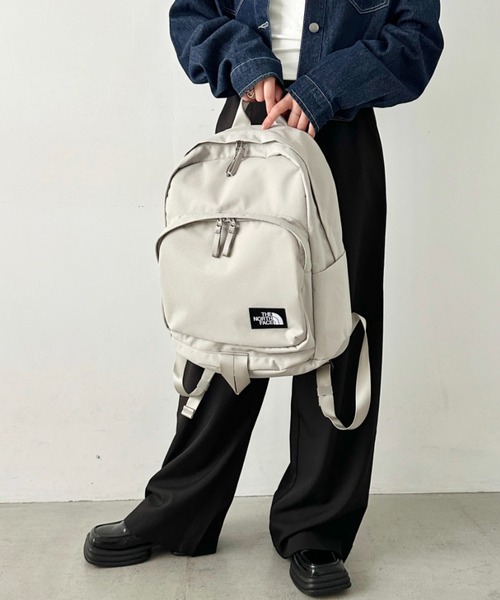 THE NORTH FACE(ザノースフェイス)の「THE NORTH FACE(ザ・ノースフェイス)/PC・A4収納可能 22L リュック バックパック 通勤通学/TNF DAY PACK M(バックパック/リュック・レディース・ブラック/ホワイト・FREE)」の13枚目の写真
