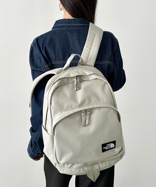 THE NORTH FACE(ザノースフェイス)の「THE NORTH FACE(ザ・ノースフェイス)/PC・A4収納可能 22L リュック バックパック 通勤通学/TNF DAY PACK M(バックパック/リュック・レディース・ブラック/ホワイト・FREE)」の6枚目の写真