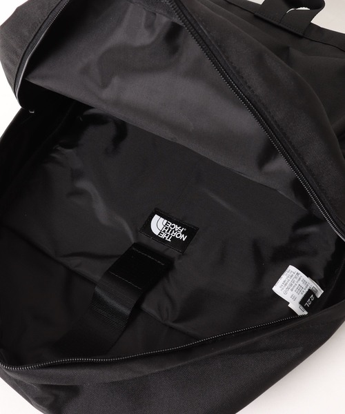 THE NORTH FACE(ザノースフェイス)の「THE NORTH FACE(ザ・ノースフェイス)/PC・A4収納可能 22L リュック バックパック 通勤通学/TNF DAY PACK M(バックパック/リュック・レディース・ブラック/ホワイト・FREE)」の4枚目の写真