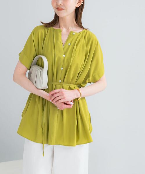 URBAN RESEARCH ROSSO WOMEN(アーバンリサーチ ロッソ)の「『一部WEB限定カラー』タックデザインブラウス(シャツ/ブラウス・レディース・グリーン系その他/ネイビー/ブラウン/オフホワイト・FREE)」の3枚目の写真