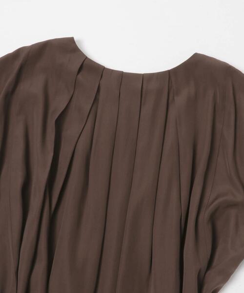 URBAN RESEARCH ROSSO WOMEN(アーバンリサーチ ロッソ)の「『一部WEB限定カラー』タックデザインブラウス(シャツ/ブラウス・レディース・グリーン系その他/ネイビー/ブラウン/オフホワイト・FREE)」の19枚目の写真