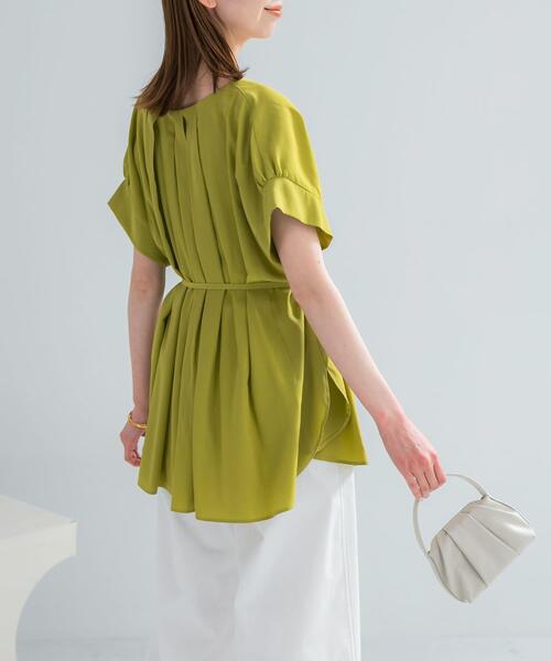 URBAN RESEARCH ROSSO WOMEN(アーバンリサーチ ロッソ)の「『一部WEB限定カラー』タックデザインブラウス(シャツ/ブラウス・レディース・グリーン系その他/ネイビー/ブラウン/オフホワイト・FREE)」の21枚目の写真