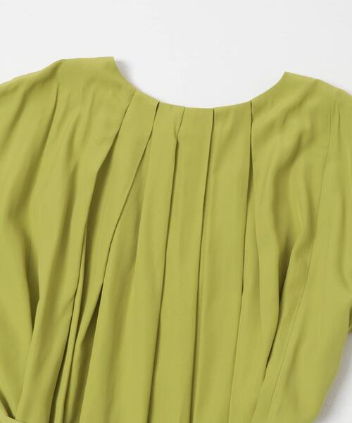 URBAN RESEARCH ROSSO WOMEN(アーバンリサーチ ロッソ)の「『一部WEB限定カラー』タックデザインブラウス(シャツ/ブラウス・レディース・グリーン系その他/ネイビー/ブラウン/オフホワイト・FREE)」の6枚目の写真
