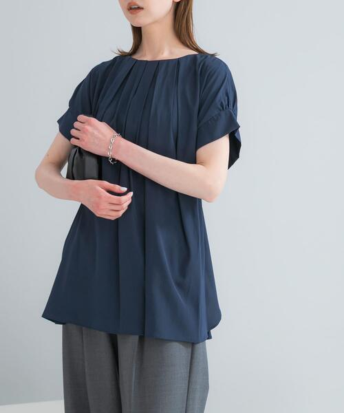 URBAN RESEARCH ROSSO WOMEN(アーバンリサーチ ロッソ)の「『一部WEB限定カラー』タックデザインブラウス(シャツ/ブラウス・レディース・グリーン系その他/ネイビー/ブラウン/オフホワイト・FREE)」の7枚目の写真