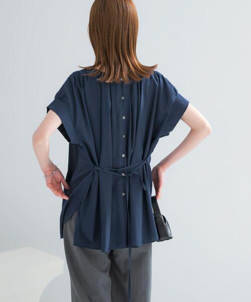 URBAN RESEARCH ROSSO WOMEN(アーバンリサーチ ロッソ)の「『一部WEB限定カラー』タックデザインブラウス(シャツ/ブラウス・レディース・グリーン系その他/ネイビー/ブラウン/オフホワイト・FREE)」の8枚目の写真