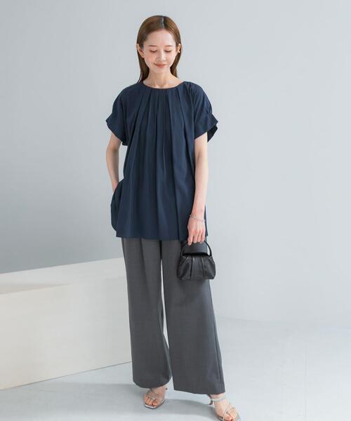 URBAN RESEARCH ROSSO WOMEN(アーバンリサーチ ロッソ)の「『一部WEB限定カラー』タックデザインブラウス(シャツ/ブラウス・レディース・グリーン系その他/ネイビー/ブラウン/オフホワイト・FREE)」の9枚目の写真