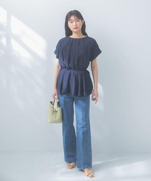 URBAN RESEARCH ROSSO WOMEN(アーバンリサーチ ロッソ)の「『一部WEB限定カラー』タックデザインブラウス(シャツ/ブラウス・レディース・グリーン系その他/ネイビー/ブラウン/オフホワイト・FREE)」の12枚目の写真