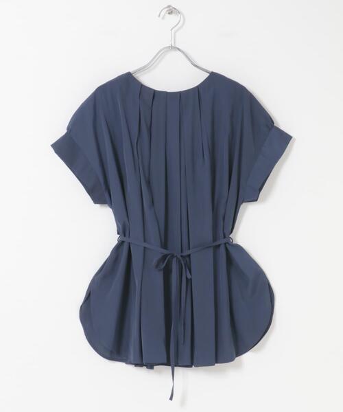 URBAN RESEARCH ROSSO WOMEN(アーバンリサーチ ロッソ)の「『一部WEB限定カラー』タックデザインブラウス(シャツ/ブラウス・レディース・グリーン系その他/ネイビー/ブラウン/オフホワイト・FREE)」の13枚目の写真
