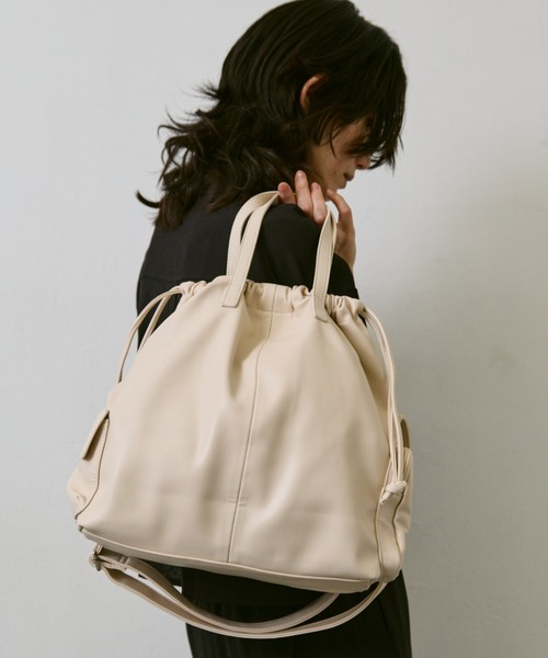 AIC.(エーアイシー)の「アウトポケット巾着トートバッグ(トートバッグ・レディース・ブラック/ブラウン/アイボリー・FREE)」の19枚目の写真